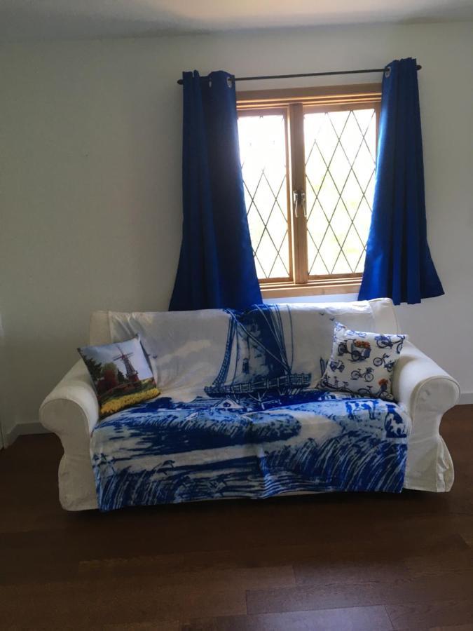 The Blue Cottage B&B Seventy Mile House Екстериор снимка