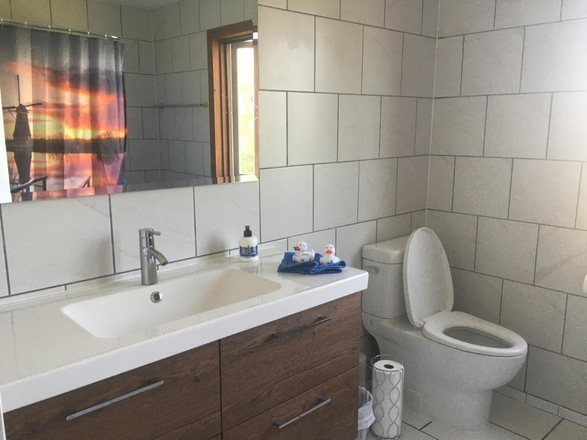 The Blue Cottage B&B Seventy Mile House Екстериор снимка