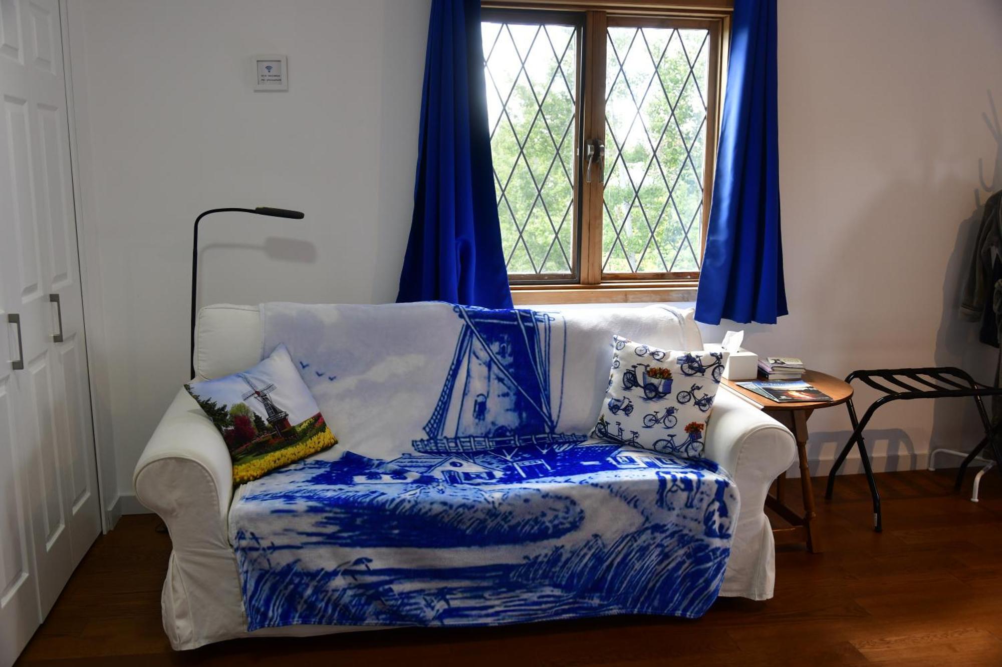 The Blue Cottage B&B Seventy Mile House Екстериор снимка